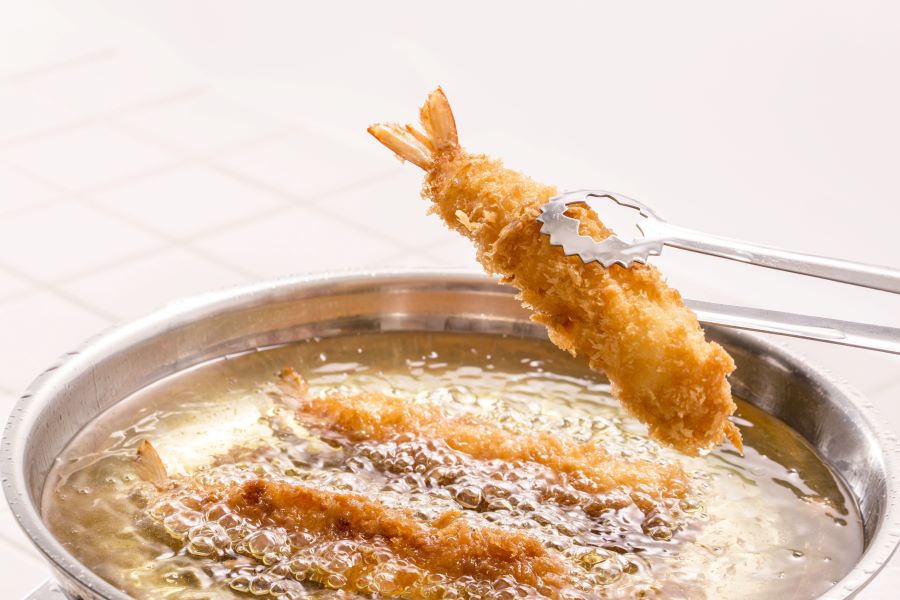 deep frying shrimp