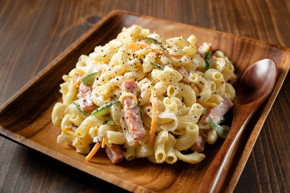 macaroni in a wooden dish